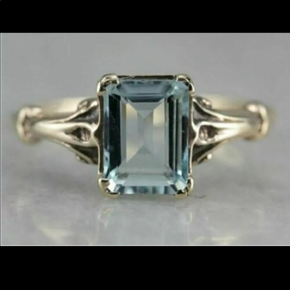 - 💍💍Size 7 awesome cocktail ring! I love it💚💚💚